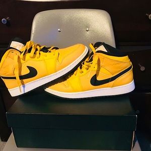 Air Jordan 1 Mid
